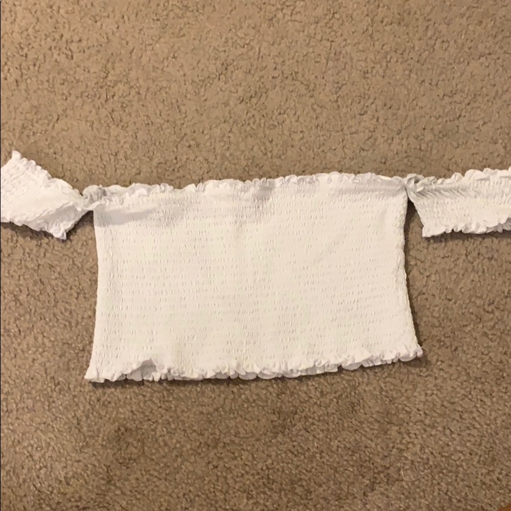 Scrunched crop white top